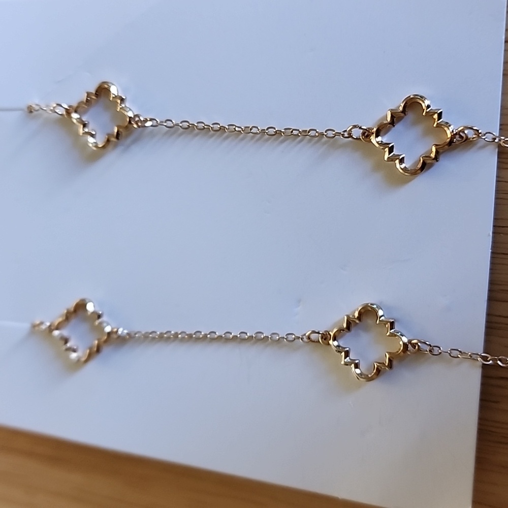 NWT 18kt gold plated Clover Necklace - Picture 3 of 4